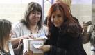 Die argentinische Präsidentin Cristina Fernández de Kirchner an der Wahlurne. Foto: Ariel Molina Foto: dpa