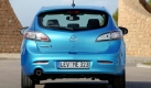 Trendbewusst: geflliges Heck mit Klarglasleuchten. Die stehen allerdings sinnbildlich fr den Gesamteindruck des neuen Kompakten von Mazda - gefllig, aber immer einen Schritt hinter der Konkurrenz. Trends werden hier adaptiert, nicht gesetzt. Foto: news.de