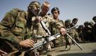 ARCHIV: Ein Bundeswehrsoldat uebt in Faizabad in Afghanistan mit einem Soldaten der Afghanischen Nationalarmee (ANA) das blinde Zerlegen und zusammenbauen eines Maschinengewehres (Foto vom 20.10.09). Deutschland schickt mehr Soldaten und Polizisten nach Afghanistan. Das teilte Bundeskanzlerin Angela Merkel (CDU) am Dienstag (26.01.10) zwei Tage vor der Londoner Afghanistan-Konferenz mit. Merkel hatte am Montag (25.01.10) mit mehreren Bundesministern ueber das deutsche Afghanistan-Konzept beraten und am Dienstagmorgen in Berlin die Fraktionsspitzen unterrichtet. (zu ddp-Text) Foto: Michael Kappeler/ddp Foto: ddp