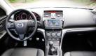 Die Anmutung der Materialien im Innenraum ist gestiegen. Die Konkurrenz allerdings verwendet noch immer hochwertigeres Interieur. In Sachen Bedienbarkeit muss Mazda noch nachbessern. Foto: auto.de