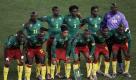 Die Mannschaft aus Kamerun zeigt sich den Fotografen vor dem Match gegen Dänemark. Foto: ap