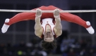 ** CORRECT EVENT TO HORIZONTAL BAR INSTEAD OF PARALLEL BARS ** Kohei Uchimura of Japan in action in the men's horizontal bar final during the World Gymnastics Championships at the O2 Arena in London, Sunday, Oct. 18, 2009. (AP Photo/Matt Dunham) Foto: ap