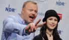 Die Gewinnerin des Eurovision Song Contest in Oslo, Lena Meyer-Landrut und TV-Moderator Stefan Raab kommen am Montag (31.05.2010) zu einer Pressekonferenz in Köln. Deutschland steht zum zweiten Mal in der Grand-Prix-Geschichte an der Spitze. Die 19-jährige Hannoveranerin Lena gewann am Samstagabend in Oslo beim 55. Eurovision Song Contest mit großem Vorsprung vor der Konkurrenz. Foto: Julian Stratenschulte dpa/lnw +++(c) dpa - Bildfunk+++ Foto: dpa