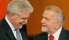 Der bayerische Wirtschaftsminister Martin Zeil (l., FDP) und der Preisträger und Autor Rüdiger Safranski. Foto: dpa