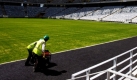 In Südafrika laufen die Vorbereitungen auf die Fußball-WM 2010 weiter unter Hochdruck. DasGreen Point Stadium in Kapstadt soll im Dezember fertig sein. Foto: ap