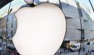 Apple sitzt auf einem schwindelerregenden Geldberg von rund 100 Milliarden Dollar und wird seit Jahren von Aktionären bedrängt, die wieder eine Dividende haben wollen. Am Montag könnte es soweit sein. Foto: Frank Leonhard  Foto: dpa