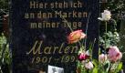 Nach langen Jahren der selbst gewählten Isolation war Marlene Dietrich am 6. Mai 1992 im Alter von 90 Jahren in ihrer Wohnung in Paris gestorben. Beigesetzt wurde sie auf dem Städtischen Friedhof III in Berlin-Friedenau. Foto: dpa