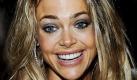 Auch ein Hollywood-Star bleibt von Autopannen nicht verschont: Das Ex-Bondgirl Denise Richards wollte sich mit Freundinnen zum Geburtstagslunch treffen, als ihr neuer Cadillac liegenblieb. Ein gerufener Automechaniker konnte der 39-Jährigen helfen. Foto: dpa