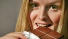 Gönnen Sie sich hin und wieder ein Stück Schokolade, denn Zucker kurbelt die Produktion von Serotonin an, einem Stoff, der uns zu Aktivitäten anregt. Foto: dpa