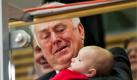Magdeburg, Sachsen-Anhalt. Der scheidende Ministerpräsident von Sachsen-Anhalt, Wolfgang Böhmer (CDU), hält während der konstituierten Sitzung des Landtages von Sachsen-Anhalt das Baby Sebastian-Antonio, Sohn des für das Amt des Landtagspräsidenten zur Wahl stehenden CDU-Politikers Detlef Gürth, auf dem Arm. Der langjährige Ministerpräsident Böhmer war aus Altersgründen nicht mehr zur Landtagswahl angetreten. Foto: dapd
