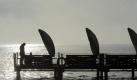 Der Starnberger See in Oberbayern wirkt im Licht der Sonne wie ein Meer aus Silber. Foto: Tobias Hase Foto: dpa