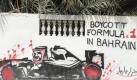 Der Saisonauftakt der Formel 1 2012 in Bahrain wurde von heftigen Protesten begleitet. Noch vor einem Jahr war das Rennen wegen blutiger Unruhen abgesagt worden. Der Arabische Frühling forderte Reformen - ohne Erfolg. In diesem Jahr setzte Bernie Ecclestone das Gastspiel in Bahrain trotz aller Kritik durch. Während Demonstrationen auch gegen die Formel 1 kam ein Mensch ums Leben. Foto: dpa/Mazen Mahdi