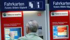 Die Bahn erhöht die Fahrpreise. Auch Reservierungen am Automaten werden um 1,50 Euro teurer. (Bild: Oliver Berg/dpa) Foto: dpa