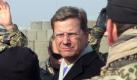 Außenminister Guido Westerwelle besucht am Montag 10.01.2010 deutsche Soldaten im nordafghanischen Feldlager Kundus. Der Minister betonte, Afghanistan dürfe nicht wieder zum sicheren Rückzugsort für Terroristen werden, die von dort aus Anschläge im Ausland planten. Foto: Can Merey +++(c) dpa - Bildfunk+++ Foto: dpa