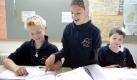 Die Vorbilder aus Großbritannien und anderen Staaten machen Schulen. Auch in Deutschland setzen immer mehr Bildungseinrichtungen auf einheitliche Kleidung. Zwar ist das noch keine Schuluniform. Doch mit Pullovern, T-Shirts und Jacken ist der erste Schritt gemacht. Foto: ddp