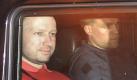 Massenmörder in Polizeigewahrsam: Anders Behring Breivik nach seiner Anhörung. Foto: dpa