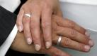 Männer leben ohnehin sechs Jahre kürzer als Frauen. Verbringen sie ihr Leben ohne Partner, verkürzt sich ihre Lebenserwartung nochmal erheblich - um fast zehn Jahre. Auch Frauen leiden unter einem Single-Leben: Mehr als vier Jahren werden ihnen dadurch abgezogen. Foto: dpa