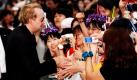 Es könnte an dem langen Flug gelegen haben. Schauspieler Nicolas Cage sieht bei seiner Ankunft auf dem Narita Flughafen in Tokio nicht wirklich munter aus. Der Amerikaner stellt in der japanischen Hauptstadt seinen neuen Film Der Zauberlehrling vor, in dem er einen Zaubermeister spielt. Foto: ap