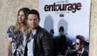 Mark Wahlberg, executive producer of 'Entourage,' arrives with his wife Rhea Durham at the premiere of the seventh season of the HBO series in Los Angeles, Wednesday, June 16, 2010. (AP Photo/Chris Pizzello)



 Foto: ap
