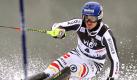 Trotz eines Patzers liegt Felix Neureuther noch gut im Rennen. Foto: Antonio Bat Foto: dpa