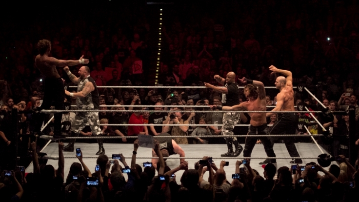 Das Highlight: Fast alle Superstars des Abends gemeinsam im Ring.