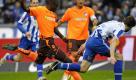Fussball, 1. Bundesliga, 24. Spieltag, Hertha BSC - TSG 1899 Hoffenheim, Samstag (27.02.10), Olympiastadion, Berlin: Hoffenheims Demba Ba (Senegal, l.) und Berlins Kapitaen Arne Friedrich kaempfen um den Ball. Foto: Michael Gottschalk/ddpAchtung Bildredaktionen: Die Verwendung der Bilder fuer die gedruckten Ausgaben der Zeitungen und andere Print-Medien ist ohne Einschraenkungen moeglich. Die DFL erlaubt ausserdem die Publikation und Weiterverwertung von maximal sechs Bildern pro Spiel im Internet. Eine Weiterverwertung im IPTV, Mobilfunk und durch sonstige neue Technologien ist erst 2 Stunden nach Spielende der jeweiligen Wettbewerbsspiele der Bundesliga und 2. Bundesliga erlaubt!		 Foto: ddp