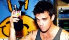 Der britische Sänger Robbie Williams hat die Menschen in aller Welt aufgefordert, alles zu tun, um den Kindern im vom Erdbeben verwüsteten Haiti ein besseres Leben zu ermöglichen. Williams, der auch Unicef-Botschafter ist, sagte nach seinem Besuch Haitis, dass drei Monate nach dem Beben schon eine Menge getan worden sei, aber noch immer sei es eine riesige Herausforderung. Foto: dpa 
