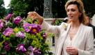 Diese Ehre kommt außer Menschen sonst nur Schiffen zuteil: Prinzessin Sibilla von Luxemburg tauft im Palais Biron in Baden-Baden eine Strauchrose des französischen Züchters Pierre Orard auf den Namen Princesse Sibilla de Luxembourg. Anlass ist der 58. Internationale Rosenneuheitenwettbewerb, der derzeit in Baden-Baden stattfindet. In diesem Jahr konkurrieren dort 105 Schönheiten aus 13 Ländern von 36 Züchtern um den undotierten, aber begehrten Preis Goldene Rose von Baden-Baden. Foto: dpa