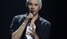 Bitte nicht so ernst, Roman! Wer beim ESC 2012 siegen will, muss schon Strahlkraft haben. Sonst wird Standing Still noch zum Omen für Deutschland. Foto: dpa
