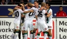 Freude in Frankfurt: Borussia Mönchengladbach glückte in der Mainmetropole der vierte Saisonsieg. Den Treffer zum 1:0 besorgten die Frankfurter gleich selbst. Foto: dpa
