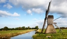 Mit rund 350 dieser Mühlen wurde einst die Wilstermarsch trocken gelegt. Das aus dem Jahr 1850 stammende Exemplar in Honigfleth ist die letzte ihrer Art in Norddeutschland. Foto: dpa
