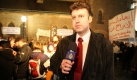 Der Reporter Aktham Suliman des arabischen Fernsehsenders Aljazeera berichtet am Donnerstag (16.02.2006) live von der sechsten Mahnwache für die im Irak entführten deutschen Ingenieure an der Leipziger Nikolaikirche. Erstmals berichtete der Sender von den Mahnwachen für die Techniker, die am 24.01.2006 im Irak verschleppt worden sind. Das Schicksal der vor drei Wochen entführten René Bräunlich und Thomas Nitzschke ist weiterhin ungewiss. Foto: Peter Endig dpa/lsn (zu lsn 4693 vom 16.02.2006) +++(c) dpa - Bildfunk+++ Foto: dpa
