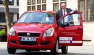 Reinhard Loske (Bündnis 90/ Die Grünen), Senator für Umwelt, Bau, Verkehr und Europa, posiert in Bremen mit einem Elektroauto vom Typ Stromos des Herstellers German E-Cars. Das Fahrzeug wird im Rahmen der Modellregion Elektromobilität des Bundesumweltministeriums und des Bundesverkehrsministeriums sowie des Projektes Care North der Europäischen Union für drei Monate in den Fuhrpark der Bremer Umwelt- und Verkehrsbehörde aufgenommen.  Foto: dapd
