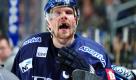Dass Eishockey ein harter Sport ist, ist landläufig bekannt. Doch vor allem den Zähnen bekommt das rasante Spiel auf dem Eis nicht sonderlich gut. Viele Eishockey-Cracks haben schwere Gesichtsbaustellen. Die hierzulande bekannteste ist das Markenzeichen des Berliners Stefan Ustorf. Foto: imago