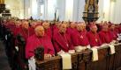 Die Bischöfe singen am Dienstag (22.09.2009) beim Eröffnungsgottesdienst der Herbstvollversammlung der Deutschen Bischofskonferenz (DBK) im Dom in Fulda. Die katholischen Oberhirten wollen auf ihrer Versammlung am Dienstagüber die Seelsorge in Auslandsgemeinden sprechen. Das Katholische Auslandssekretariat wurde 1919 eingerichtet. Vorrangige Aufgabe der Auslandsseelsorge war damals die Unterstützung der Menschen, die aus Deutschland ausgewandert sind. Foto: Uwe Zucchi dpa/lhe +++(c) dpa - Bildfunk+++
pixel Foto: dpa