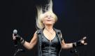 Die deutsche Rocksängerin Doro Pesch begeistert die Massen in Wacken nicht nur mit ihrer blonden Mähne. Foto: dpa