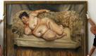 Mitarbeiter des Auktionshaus Christie's halten in London die Malerei Benefits Supervisor Sleeping von Lucian Freud (Archivfoto vom 11.04.08). Der 1922 in Berlin geborene Freud, der ein Enkel des Psychoanalytikers Sigmund Freud war, ist am Mittwoch in London im Alter von 88 Jahren gestorben. Foto: dapd