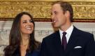 ARCHIV: Prinz William und Kate Middleton posieren in London (Grossbritannien) im St James Palast (Foto vom 16.11.10). William und Kate koennten bei ihrem offiziellen Hochzeitsfoto mit der koeniglichen Tradition brechen. Wie die Zeitung Daily Mirror am Freitag (04.02.11) berichtete, erwaegt das Paar, fuer die Aufnahme den Thronsaal im Buckingham Palast zu meiden. Eine Quelle sprach von einem Scheidungsfluch, der ueber dem Raum liege. (zu dapd-Text). Foto: Kirsty Wigglesworth/AP/dapd Foto: dapd