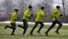 Werder Bremens Marko Marin (von links nach rechts), Marko Arnautovic, Daniel Jensen und Clemens Fritz laufen beim Trainingsauftakt des Bundesligisten am Weserstadion in Bremen für einen Laktattest, der bei der Trainingsplanung hilft. Das restliche Training wird bei angenehmeren Temperaturen stattfinden: Die Mannschaft wird am Nachmittag ins türkische Belek aufbrechen.  Foto: dpa