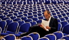 Ein Gläubiger sitzt während der Gläubigerversammlung des insolventen Handelskonzerns Arcandor in der Grugahalle in Essen, Nordrhein-Westfalen.
 Foto: ap