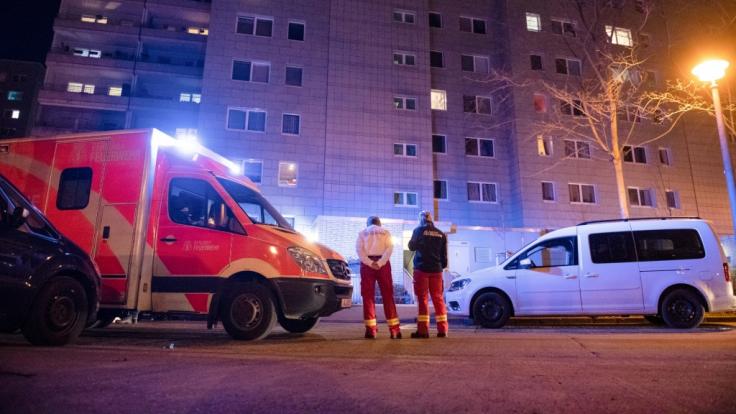 Am Abend war aus dem 10. Obergeschoss des Hauses ein siebenjähriges Kind gestürzt