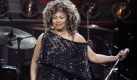 ARCHIV - Tina Turner steht am 26.01.2009 bei einem Konzert in Berlin auf der Bühne. Am kommenden Donnerstag (26.11.2009) feiert die «Queen of Rock?n?Roll» ihren großen Geburtstag. Das Magazin «Rolling Stone» rühmte sie als «eine der größten Stimmen aller Zeiten». Fast 200 Millionen Platten hat die Rock-Ikone bisher verkauft und mehr Konzertkarten als irgendein anderer Solo-Interpret der Geschichte. Foto: Britta Pedersen (zu dpa-Korr. 'Queen of Rock?n?Roll: Tina Turner wird 70' vom 20.11.2009) +++(c) dpa - Bildfunk+++ Foto: dpa