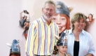 Familienausflug: Der ehemalige Fußballspieler Paul Breitner kam mit seiner Ehefrau Hildegard und den Enkeln Louis und Lea zur Premiere.
 Foto: ddp