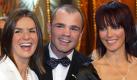 Unzählige Trophäen heimst Witt auch nach ihrer Sportlerkarriere ein: 2003 gewinnt sie die Goldene Henne und präsentiert sich neben Sven Ottke und Nena (rechts). Foto: dpa