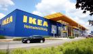 Was wäre Schweden ohne Ikea? Genau, nur ein Land mit sehr vielWald. Und deswegen kann das klischeegeschwängerte Verarschung auch nicht ohne Ikea auskommen. ImBuch heißt der Konzern allerdings Ukea und.... Foto: dapd
