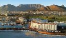 In Kapstadt locken der Hafen und das Wahrzeichen der Stadt, der Tafelberg. Die Metropole lädt zum Bummeln und erkunden ein. Museen, Cafés und Kneipen machen sie zum beliebten Treffpunkt. Etwas wilder ... Foto: Lernidee Erlebnisreisen GmbH