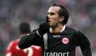 Pssst: Zwischenzeitlich hatte Theofanis Gekas den Ausgleich für die Eintracht geschossen. War aber im weiteren Spielverlauf nicht weiter der Rede wert. Foto: dapd
