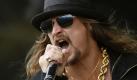 Als Kid Rock mit All Summer Long eine Adaption des Lynyrd-Skynyrd-Songs Sweet Home Alabama wagte, verhalf er sogar dem Original noch einmal zu einem späten Erfolg:Es stieg zusammen mit der Coverversion erstmals in die Top 100 der deutschen Single-Charts ein. Foto: dpa
