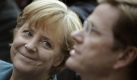 Die Koalitionsverhandlungen scheinen ein himmlisches Vergnügen zu sein. Zumindest für Angela Merkel (CDU) und Guido Westerwelle (FDP). Foto: ddp