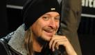 epa020Handout photo provided by MTV, American singer Kid Rock waits to answer phones during the Hope For Haiti Now: A Global Benefit For Earthquake Relief telethon on 22 January 2010 in Los Angeles, California, USA. EPA/JEFF KRAVITZ / HOPE FOR HAITI NOW / MTV HO HANDOUT EDITORIAL USE ONLY/NO SALES +++(c) dpa - Bildfunk+++ Foto: dpa